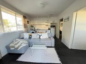 Cozy Waterfront Retreat 3mins away from State Highway 1 - Avondale