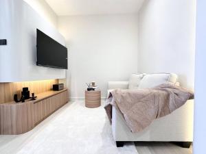 Modern Luxury Suite King-Bed & for Easy Travel