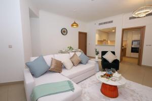 Lux 2 Bed in Downtown Dubai w Dubai Mall Access