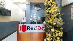 RedDoorz at V-Cat Apartelle Sampaloc Manila