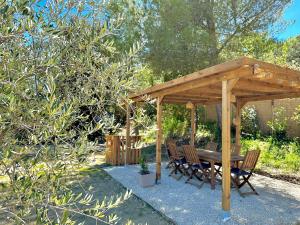 Maisons de vacances Lou Baito - Logement de Charme vue Luberon : photos des chambres
