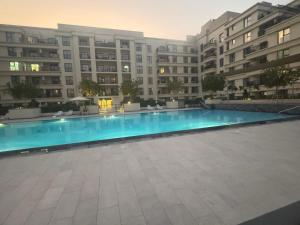 Double bed, Prime location, Beach Access,Pool View