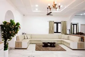 The Lavish Affair - Dholovira