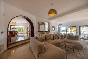 Can Ravi by Eivillas