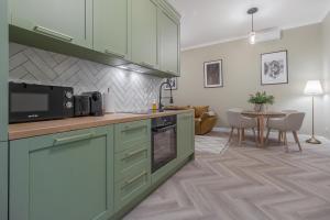 Olive Apartment 1 - w Free Parking, self-checkin, 5 min from Aquapark Nymphaea