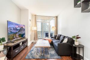 Executive 2BR 2BATH Condo with Lakeview Steps from SQ1