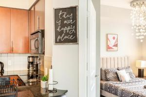 Executive 2BR 2BATH Condo with Lakeview Steps from SQ1