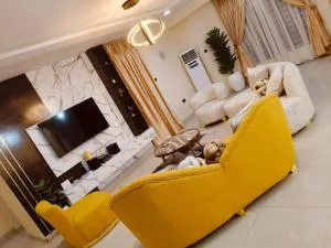 Shinyluxury Oasis - Wuse