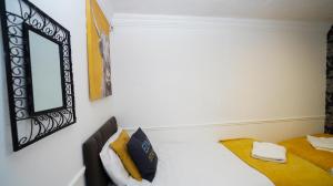 Ground Floor 2Bedroom Apt in Central Slough By Easy 2 Manage
