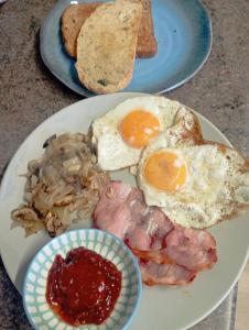 Stay in Annascaul Village at Aidos