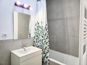 Alluring Jungle apartment in Silk District