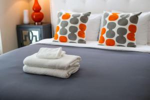 Two Townhomes - Hot Tubs and Rooftop Balconies