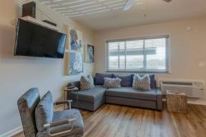 Urban Hideaway Cozy Studio with Pool Access