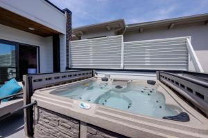 Metro Charm - Rooftop Lounge - Hot Tub