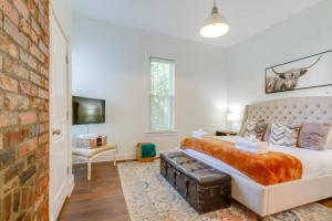 East Nash Enclave Movie Room Private Yard