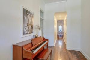 East Nash Enclave Movie Room Private Yard