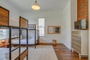 East Nash Enclave Movie Room Private Yard