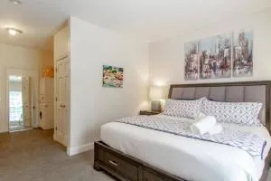 Green Hills Getaway Shopping and Dining District - West Meade