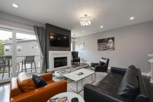 Southside Extraordinaire Walk to Gulch Lux Four Bedroom