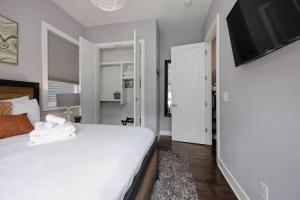 Southside Extraordinaire Walk to Gulch Lux Four Bedroom