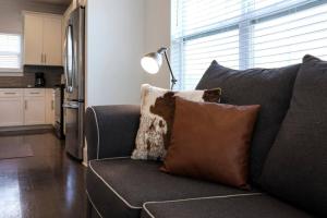 Ten Minutes to Broadway Stunning Townhome