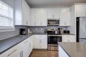 Ten Minutes to Broadway Stunning Townhome