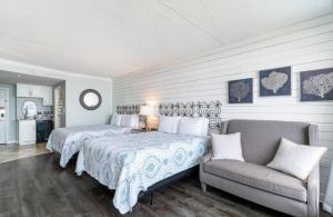 Completely Renovated Oceanfront Studio! Sand Dunes 2542