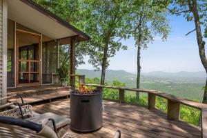 Sunrise Mountain Retreat-Summer Getaway in Jasper with a Hot Tub