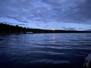 Family cabin by the lake at Haugen, Femundsmarka