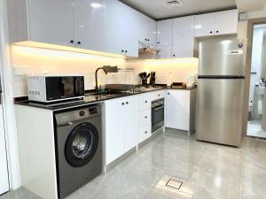 Dubai Marina - 1BHK Fancy Apartment