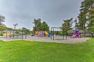 1 floor, Pocono Pond house with Game Room