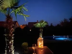 Komfortný apartmán so záhradou a súkromným parkoviskom-NONSTOP Check-in - Szelcse