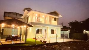 Green Meadows Large Pool & Garden by 23 Villa Stay