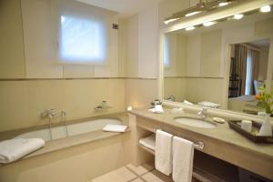 THR Residence with swimming-pool in San Casciano dei Bagni, apartments with air conditioning and private outdoor area