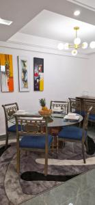 Stylish 2 Bedroom Serviced Apartment with Study, Your Urban Retreat