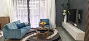 Stylish 2 Bedroom Serviced Apartment with Study, Your Urban Retreat