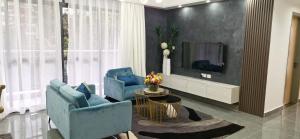 Stylish 2 Bedroom Serviced Apartment with Study, Your Urban Retreat