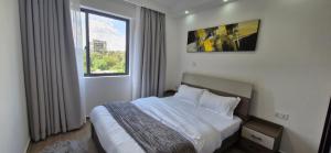 Stylish 2 Bedroom Serviced Apartment with Study, Your Urban Retreat
