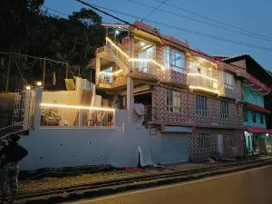 WHISPERING PINEs - Karsiyang