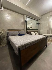 Cozy Studio 5 Mins to Sky Ranch with Pool & View