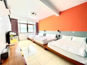 Phòng gia đình với phòng tắm riêng. (Family Room with Private Bathroom)