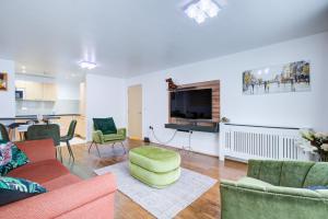 Newly furnished stunning 2 bedroom flat