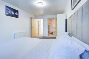 Newly furnished stunning 2 bedroom flat