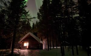 Viihtyisä mökki riekkojen mailla Hetassa