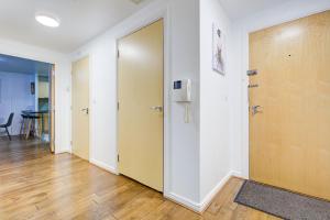 Newly furnished stunning 2 bedroom flat