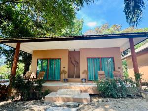 Sunny Cove Beach Resort Koh Phayam