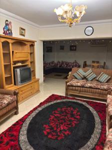 Granny pyramids house