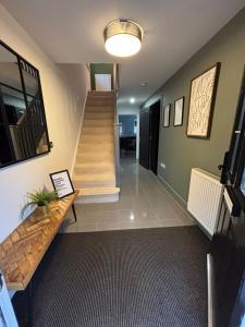 6 Bed Modern Elm Tree House City Centre 92" Cinema