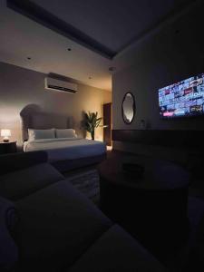 Studio with a private entrance that can and smells 1Q