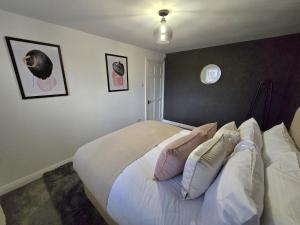 Entire 5 Bedroom House-Games room-Free parking-Quedgeley, Gloucester